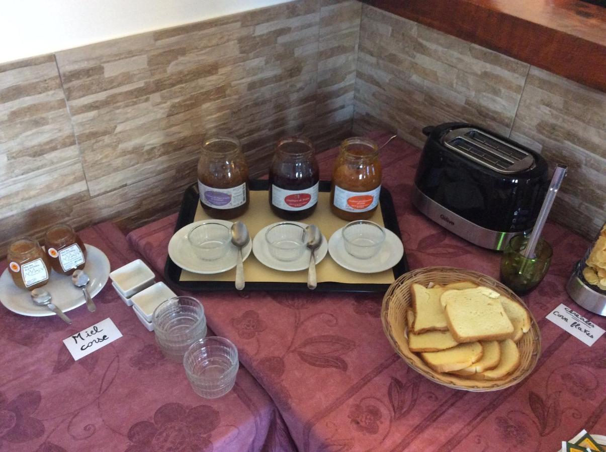 Hotel Restaurant De La Poste Aullene Екстер'єр фото