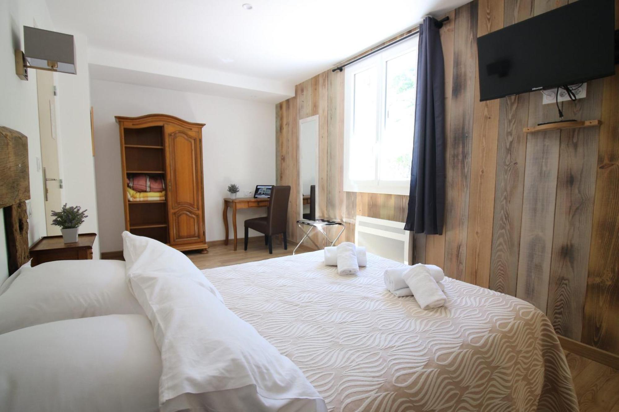 Hotel Restaurant De La Poste Aullene Екстер'єр фото