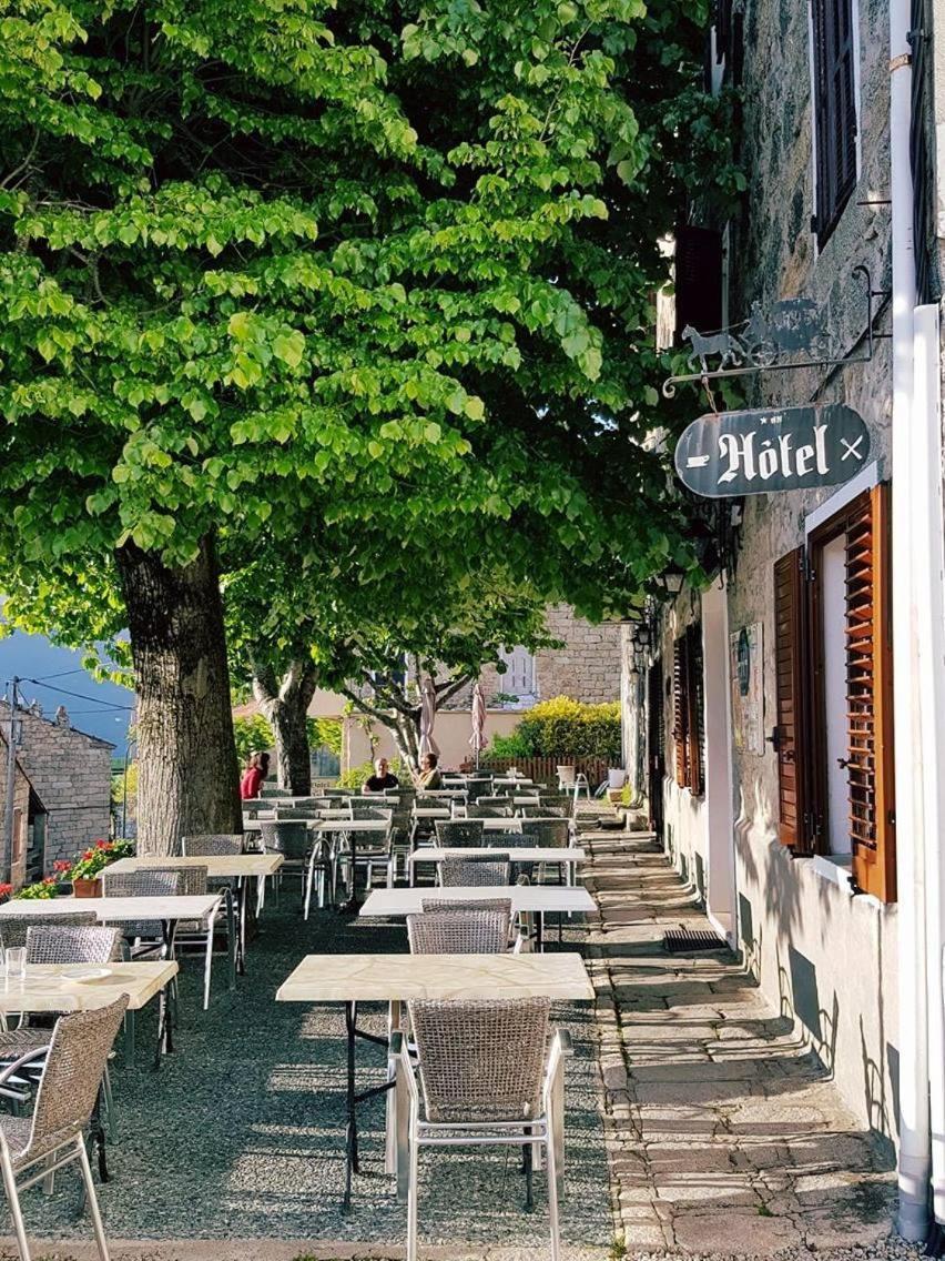Hotel Restaurant De La Poste Aullene Екстер'єр фото