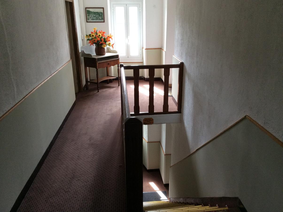 Hotel Restaurant De La Poste Aullene Екстер'єр фото